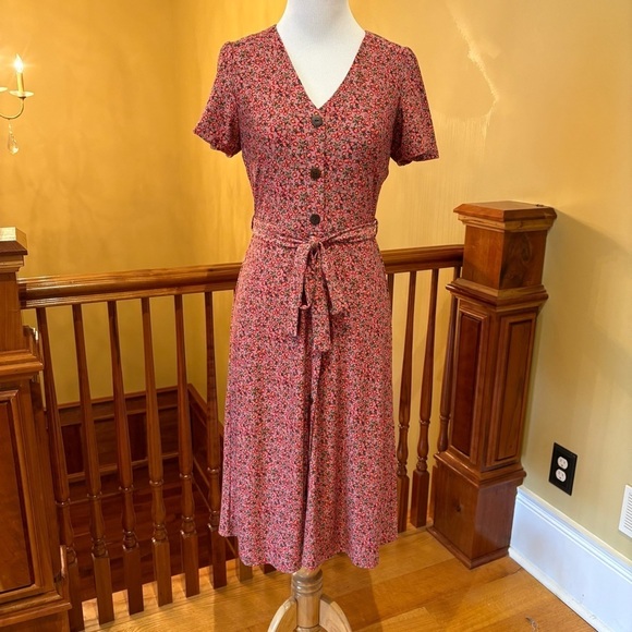 Monteau Dresses & Skirts - Feminine Floral Button Demure Dress Wmn’s S